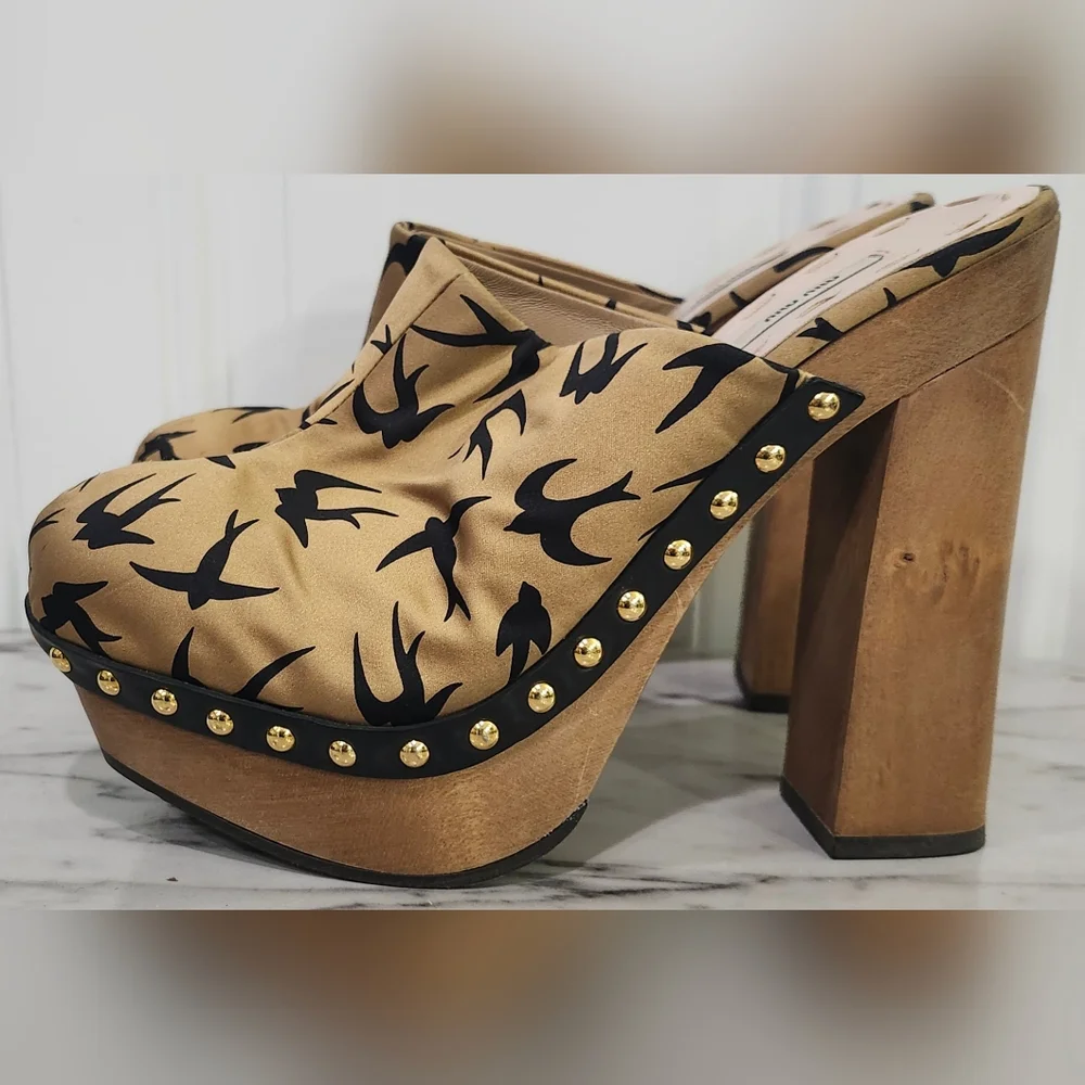 Miu Miu Gold Satin Black Swallow Birds Wooden Mules Clogs Women's Size 37/6.5 - Picture 6 of 9